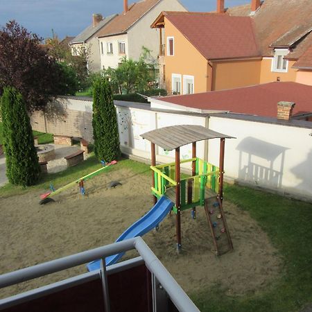 Zafir Sziget Apartman Sarvar Exterior photo