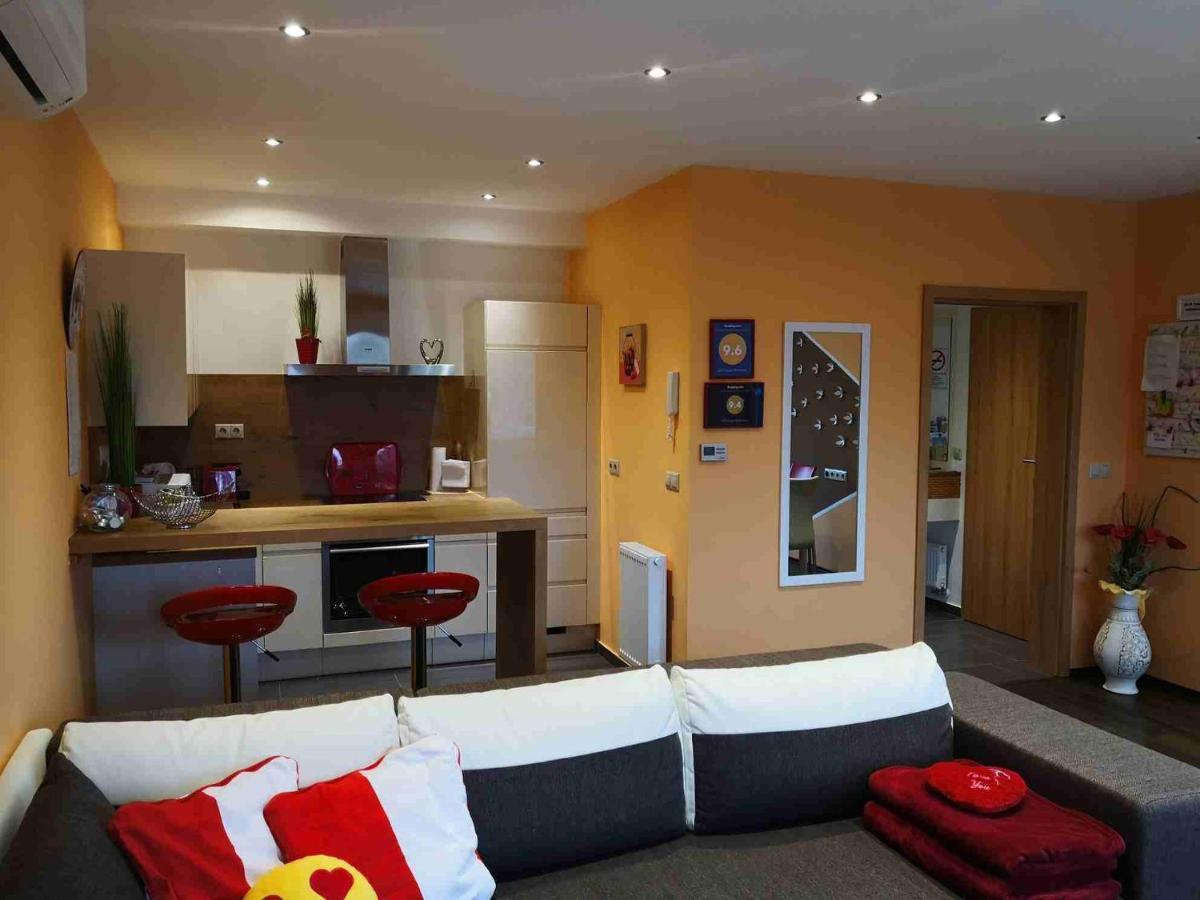Zafir Sziget Apartman Sarvar Exterior photo