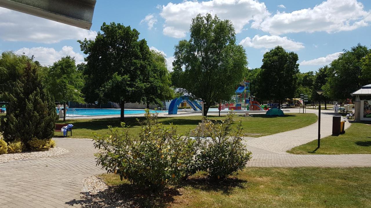 Zafir Sziget Apartman Sarvar Exterior photo