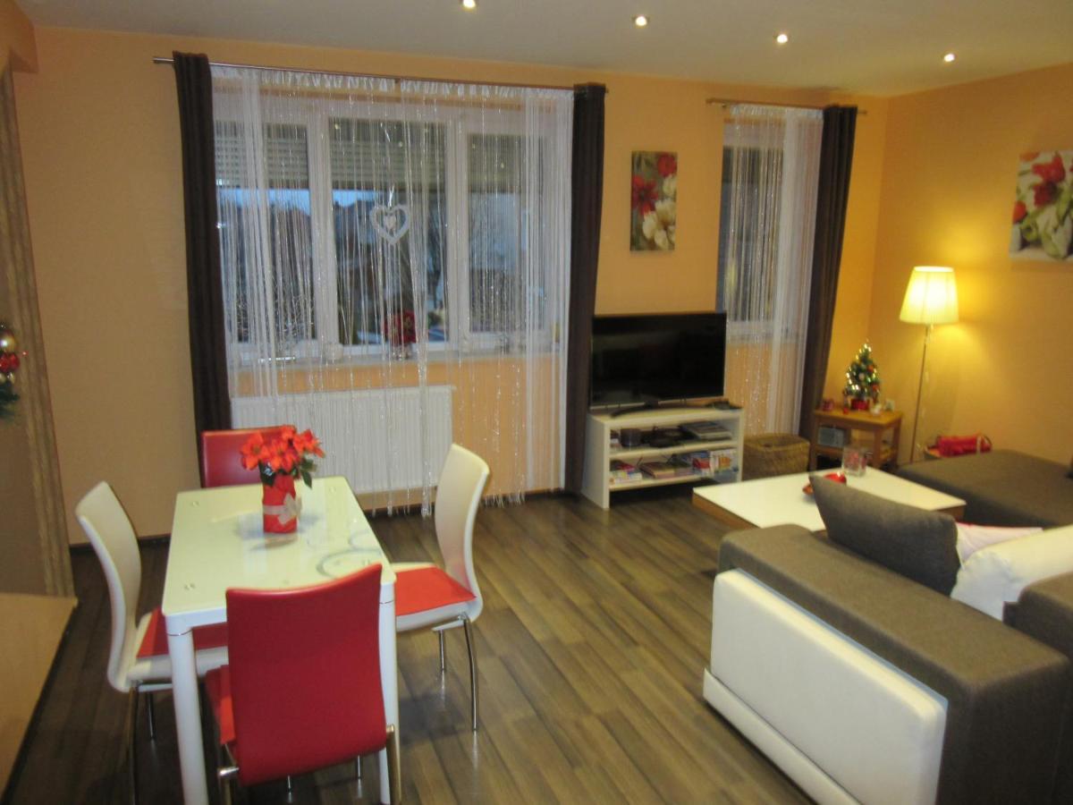 Zafir Sziget Apartman Sarvar Exterior photo