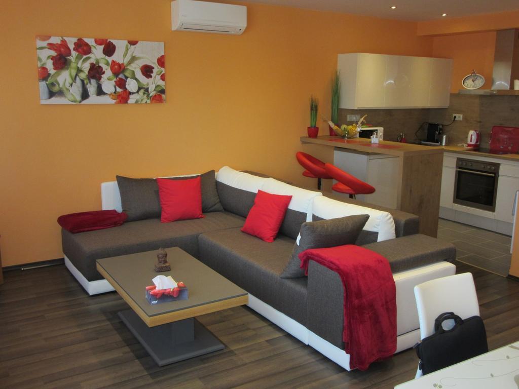 Zafir Sziget Apartman Sarvar Exterior photo