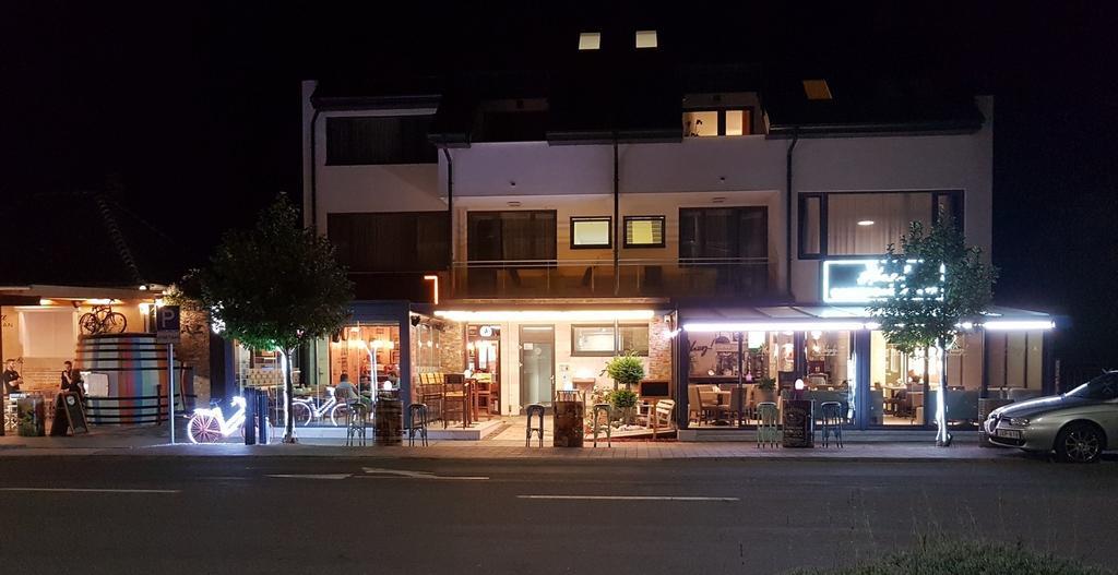 Zafir Sziget Apartman Sarvar Exterior photo