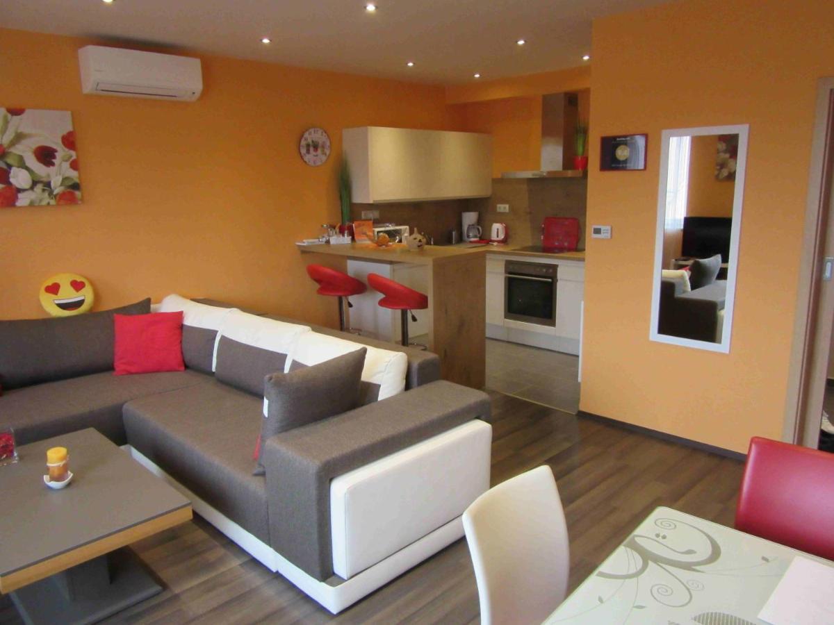 Zafir Sziget Apartman Sarvar Exterior photo
